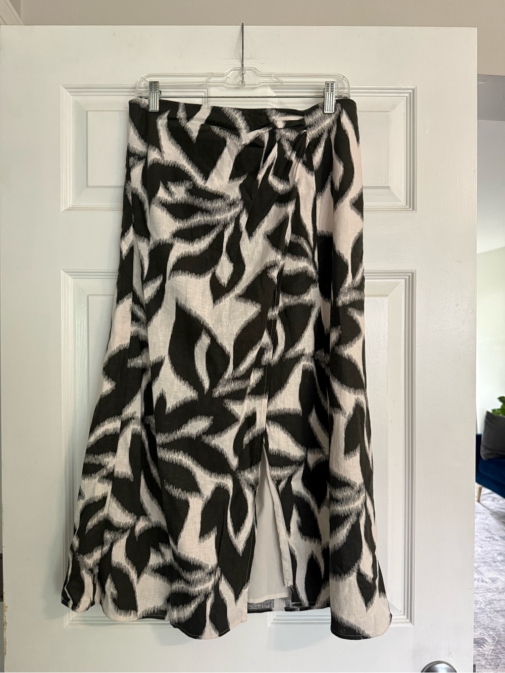 Banana Republic Black and White A-Line Linen Blend Printed Skirt